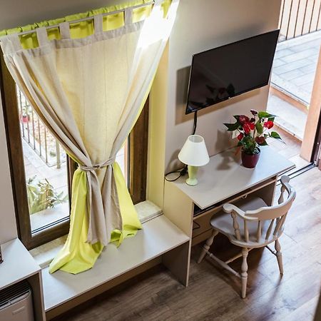 Antico Borgo B&B Con Spa - Adults Only Манерба-дель-Гарда Экстерьер фото