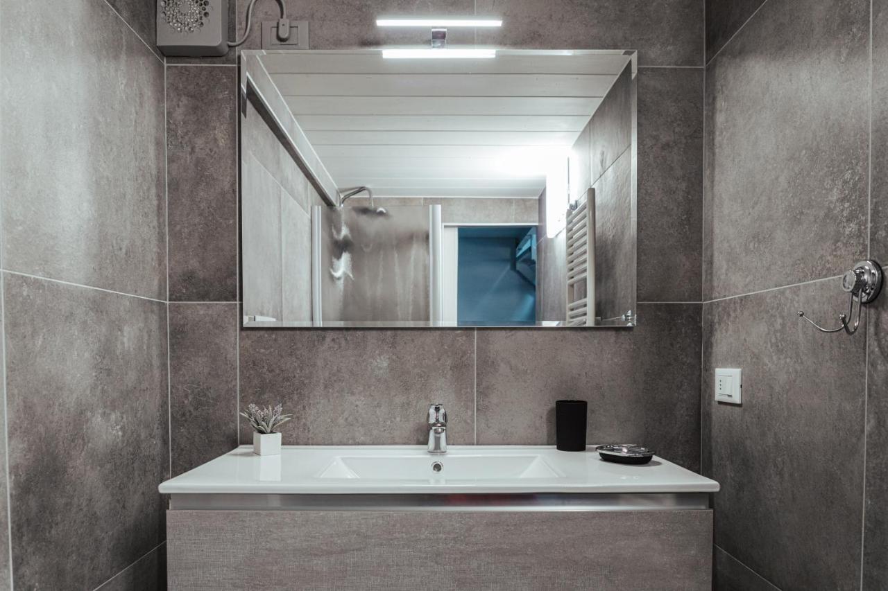 Antico Borgo B&B Con Spa - Adults Only Манерба-дель-Гарда Экстерьер фото